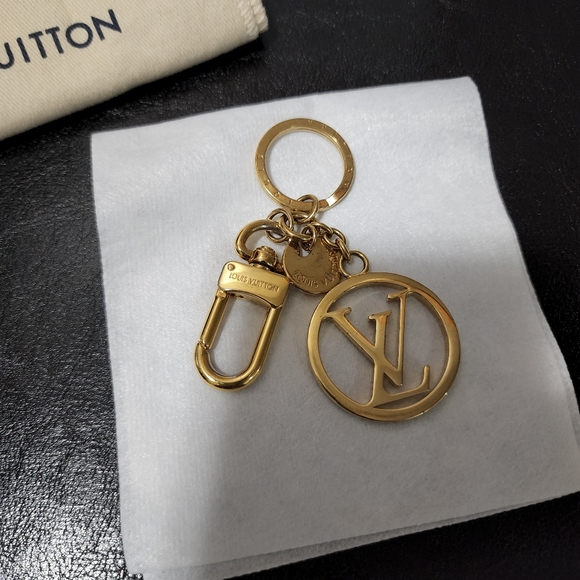 Louis Vuitton Circle Key Holder and Bag Charm - Picture 2 of 7